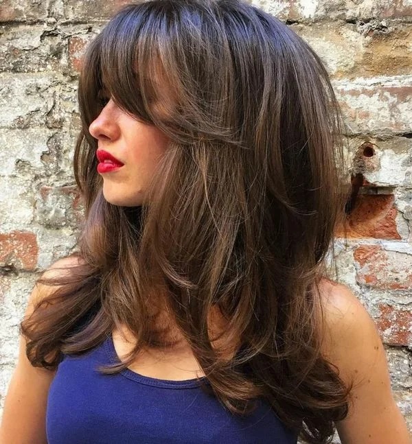 стрижка з чубком