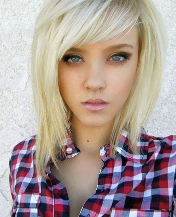 стрижка з чубком