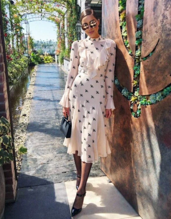 сукні закритих моделей