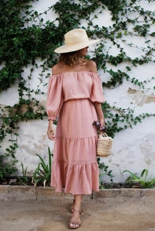 сукня з відкритими плечима