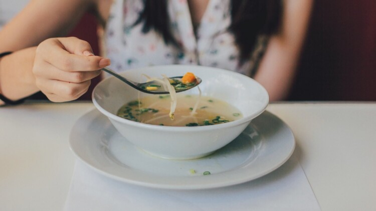 Гастроентеролог розповіла, наскільки суп корисний для нашого здоров'я