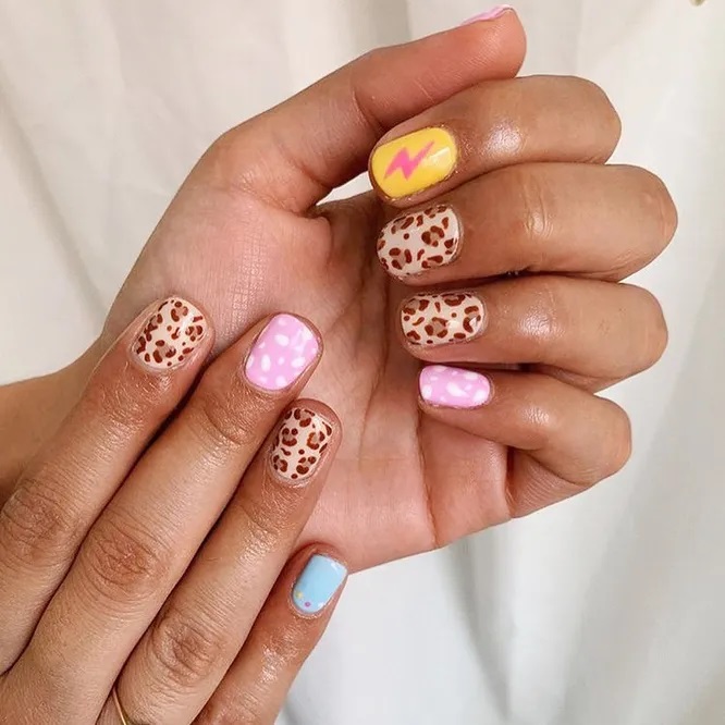 анімалістичні принти в манікюрі