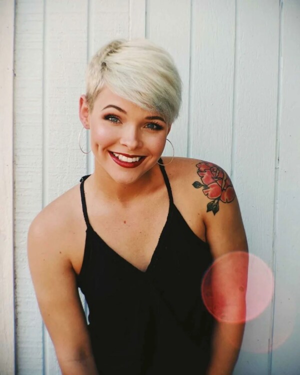 Асиметрична стрижка Піксі для тонкого волосся