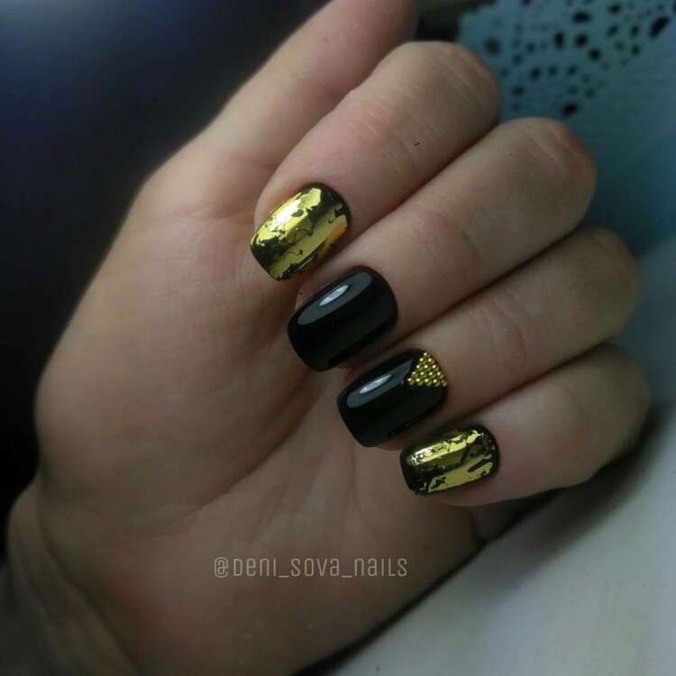 фольгований манікюр