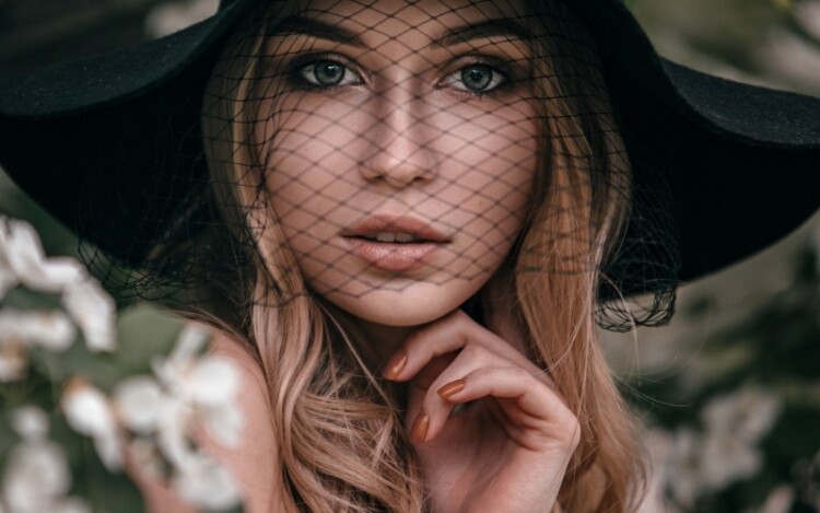 Капелюшок з вуаллю