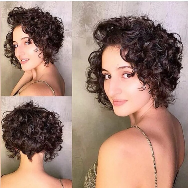 короткі стрижки на хвилясте волосся