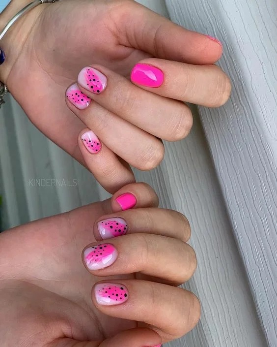 манікюр з цяточками