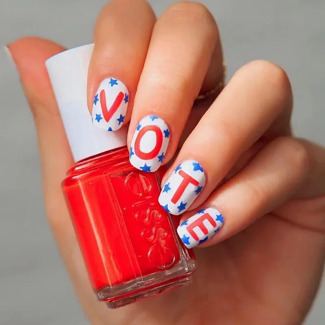 манікюр з написами