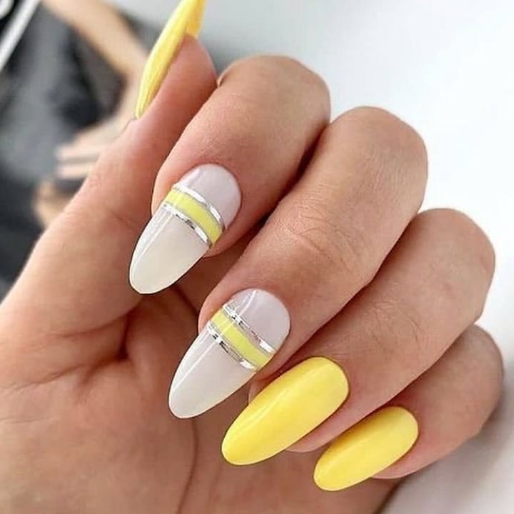 манікюр зі смужками 13