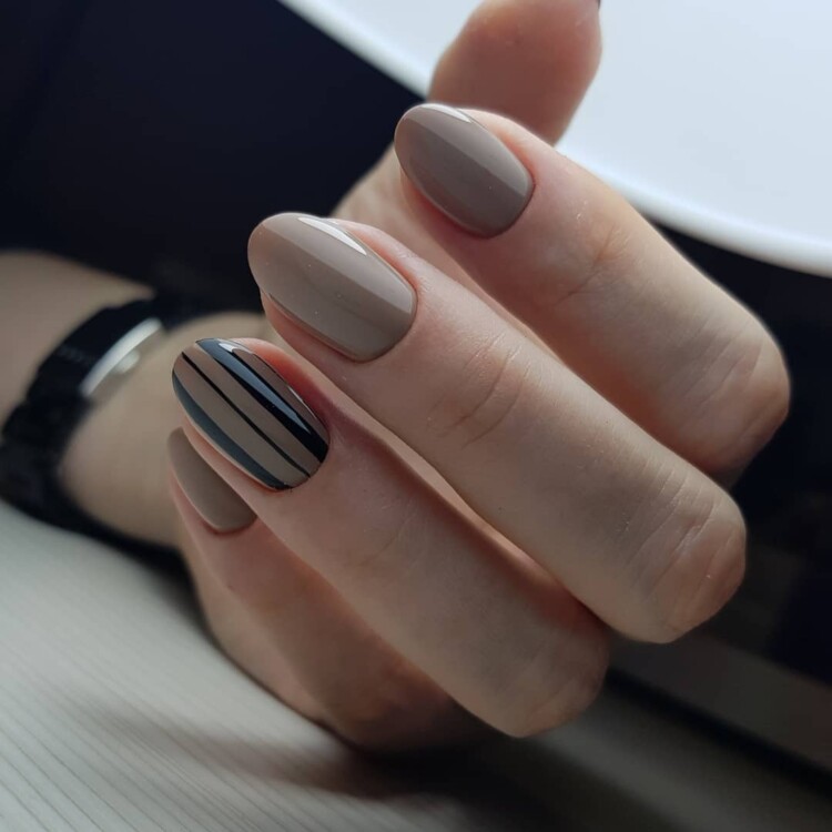манікюр зі смужками 17