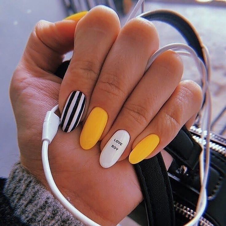 манікюр зі смужками 18