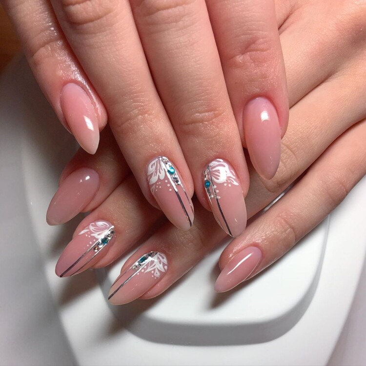 манікюр зі смужками 2