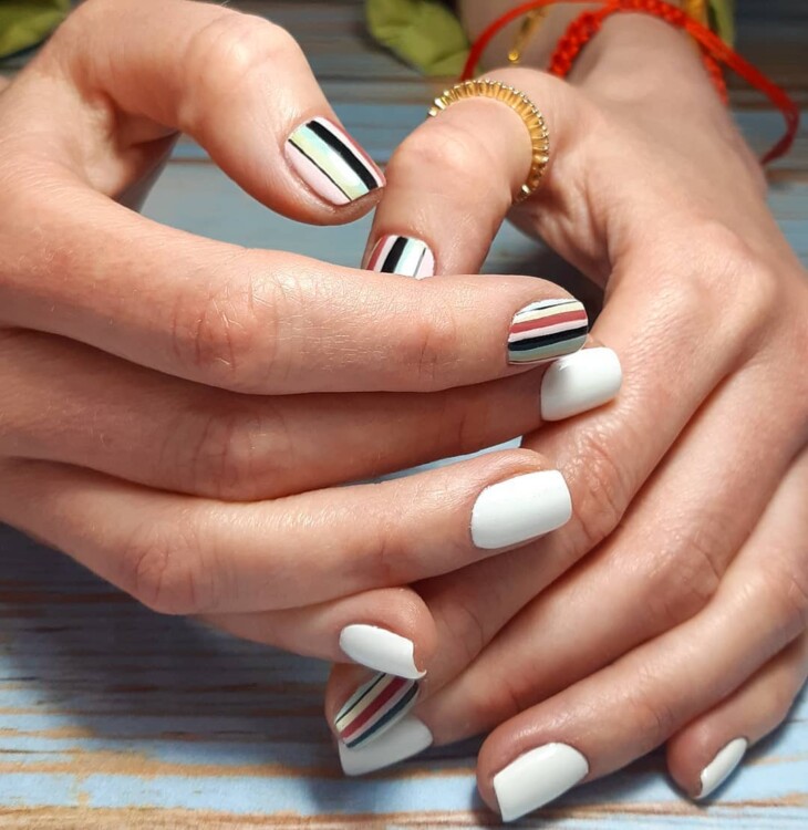манікюр зі смужками 24