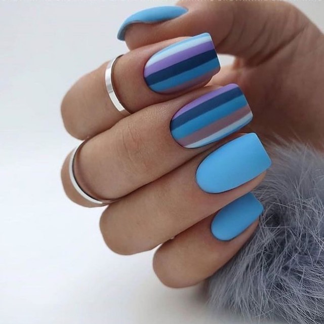 манікюр зі смужками 25