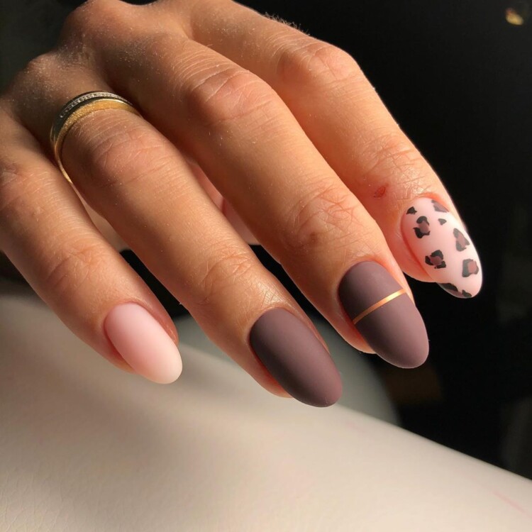 манікюр зі смужками