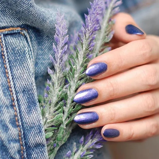 металік на нігтях