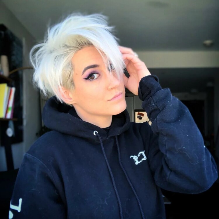 Об'ємна асиметрична стрижка Піксі для тонкого волосся