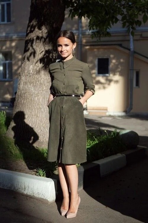 одяг кольору хакі