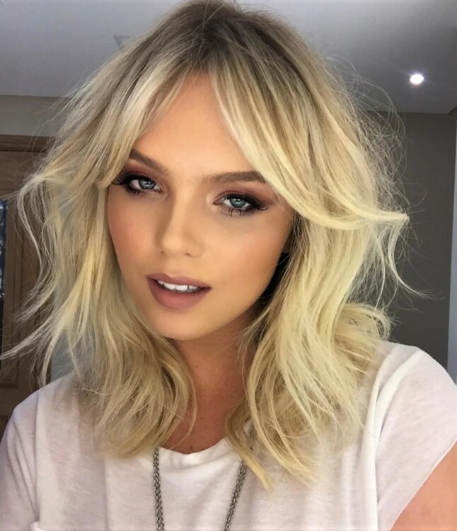 прямі локони з нерівними краями