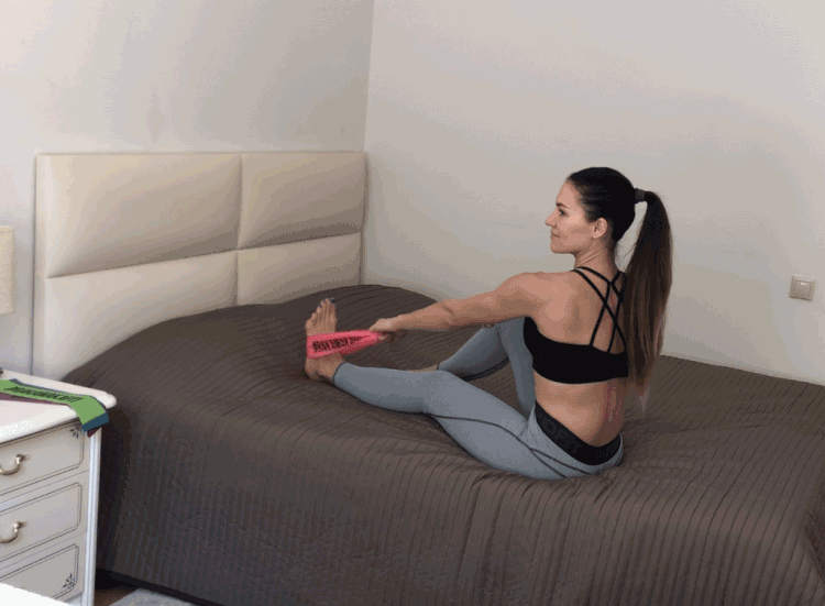 Тяга до грудей з положення сидячи