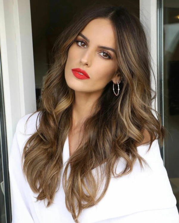 хвилясті локони