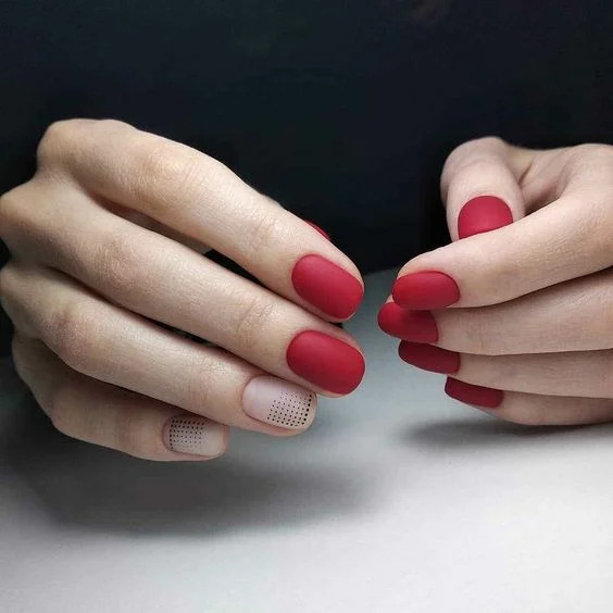 комбінований манікюр з дизайном в цяточку