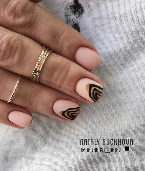 нюдовий манікюр з дизайном