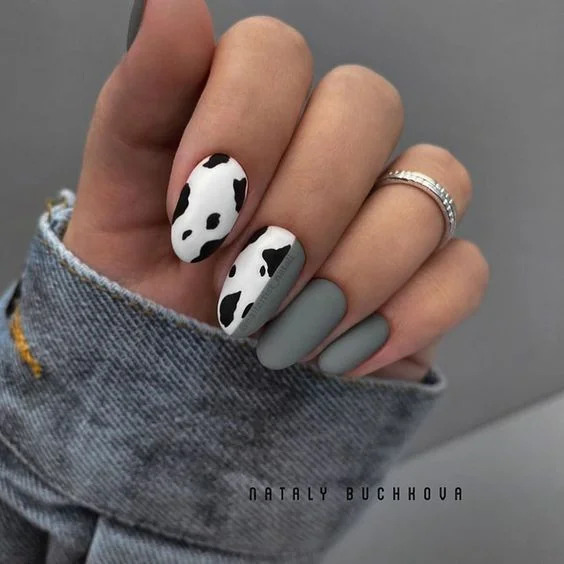 манікюр з анімалістичним принтом