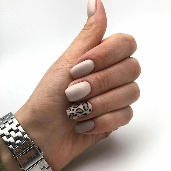 анімал принт на нігтях