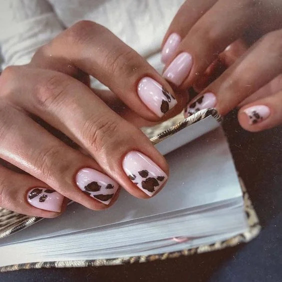 манікюр з коров'ячими плямами