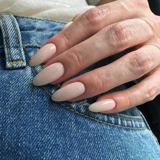 нюдовий манікюр