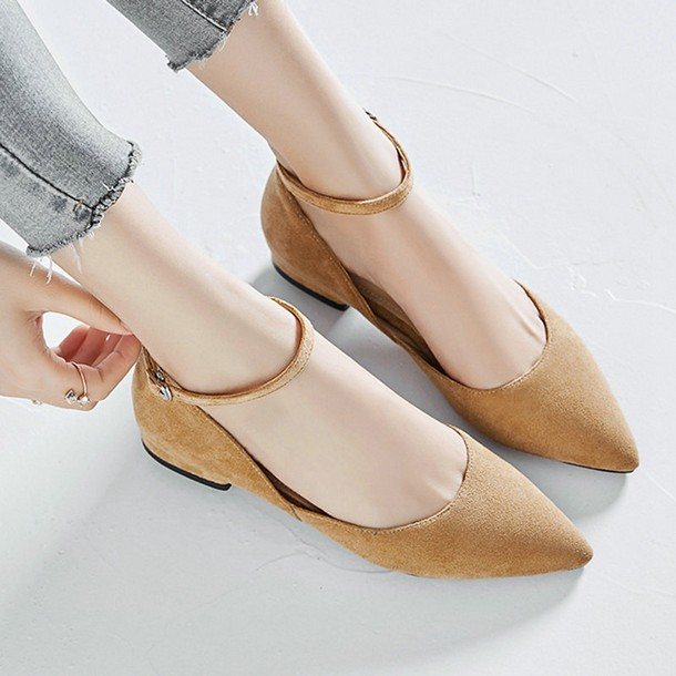 туфлі на низькому каблуці