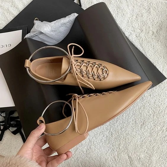 туфлі з гострим носком