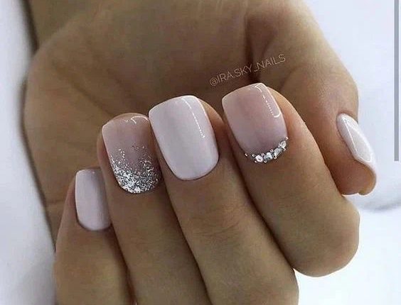 Модний манікюр в ніжних відтінках 2023 12
