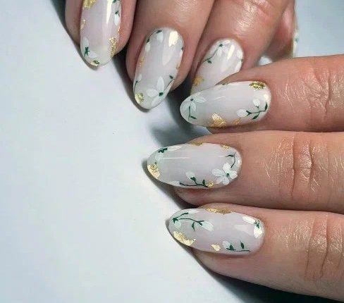 Трендові ідеї манікюру в молочному кольорі 2023 1