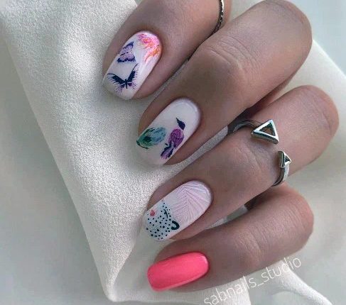 Трендові ідеї манікюру в молочному кольорі 2023 13