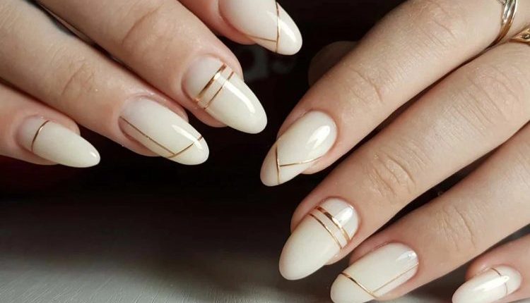 Трендові ідеї манікюру в молочному кольорі 2023 16