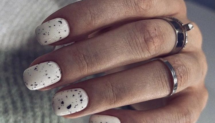 Трендові ідеї манікюру в молочному кольорі 2023 17