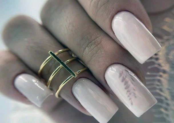 Трендові ідеї манікюру в молочному кольорі 2023 2