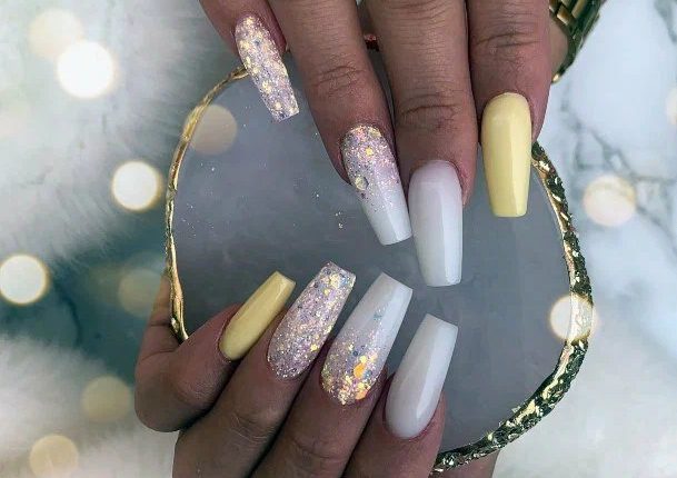 Трендові ідеї манікюру в молочному кольорі 2023 4