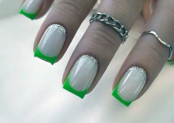 Трендові ідеї манікюру в молочному кольорі 2023 7