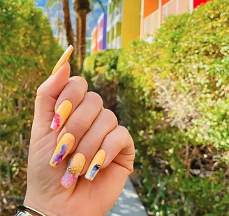 Трендові ідеї жовтого манікюру 2023 2