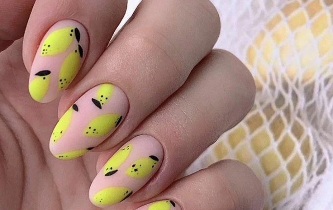 Трендові ідеї жовтого манікюру 2023 4