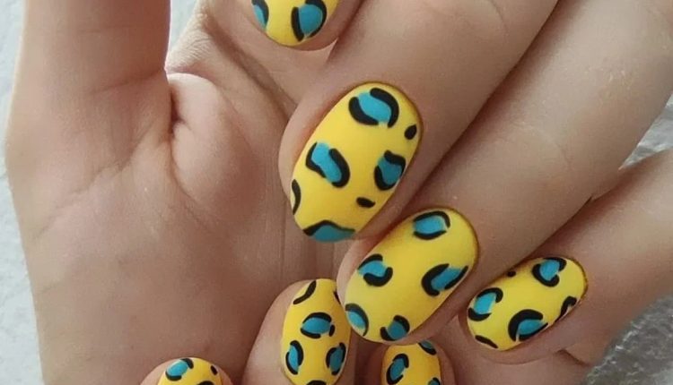 Трендові ідеї жовтого манікюру 2023 5