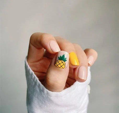 Трендові ідеї жовтого манікюру 2023 7