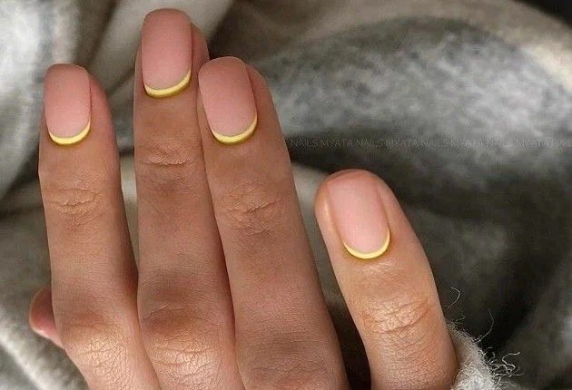 Модні варіанти нюдового манікюру на весну 2023 11
