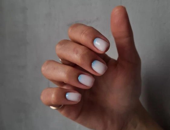 Модні варіанти нюдового манікюру на весну 2023 18