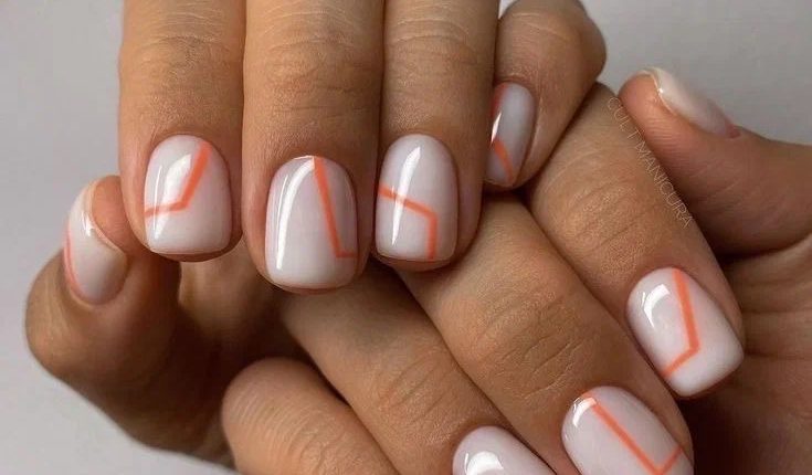 Модні варіанти нюдового манікюру на весну 2023 20
