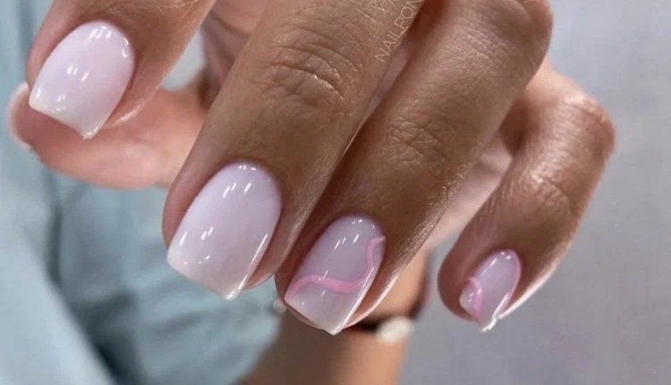 Модні варіанти нюдового манікюру на весну 2023 22