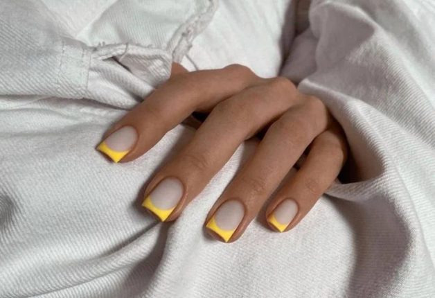 Модні варіанти нюдового манікюру на весну 2023 4
